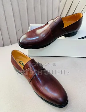 Men's Footwears or Shoes Comfortably Worn and Classic Design