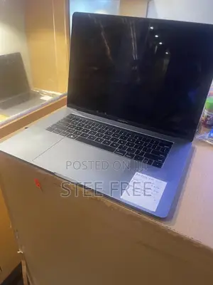 Laptop Apple MacBook Pro 2017 16GB Intel Core I7 SSD 512GB