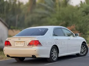 Toyota Crown Royale 2005 White