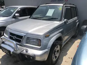 Suzuki Escudo 1999 Silver