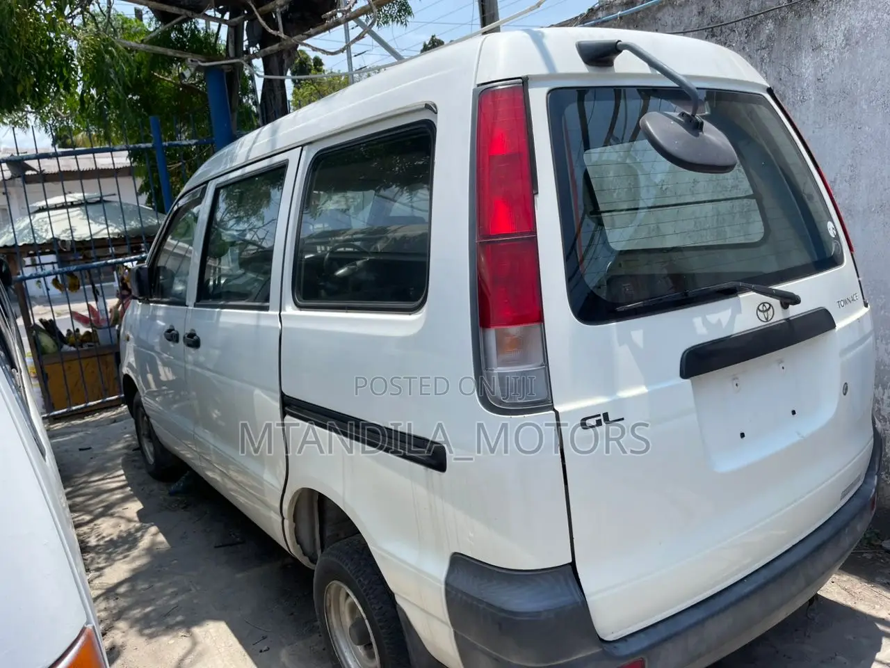 Toyota TownAce Noah 1996 White