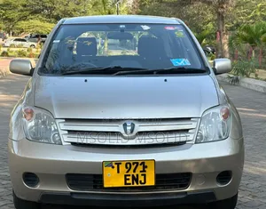 Toyota IST 2004 Silver