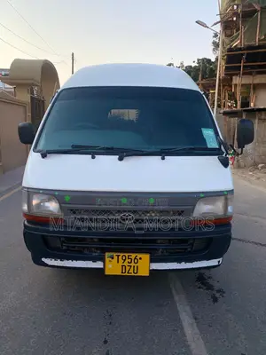 Toyota HiAce 2000 White