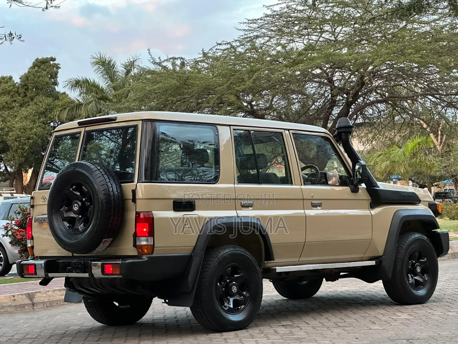 Toyota Land Cruiser 2022 Gold
