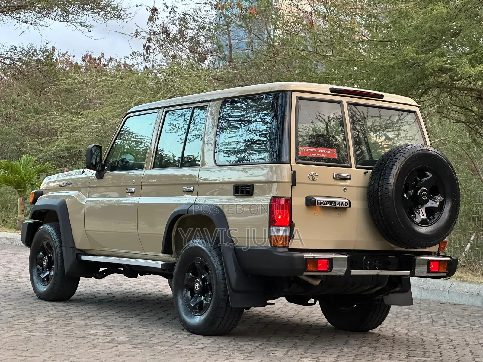 Toyota Land Cruiser 2022 Gold