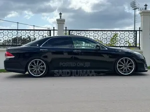 Toyota Crown 2010 Black