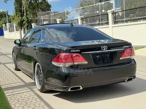 Toyota Crown 2010 Black