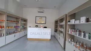 Frem Flown1 Better 4 Saloon Wirh Cosmetic