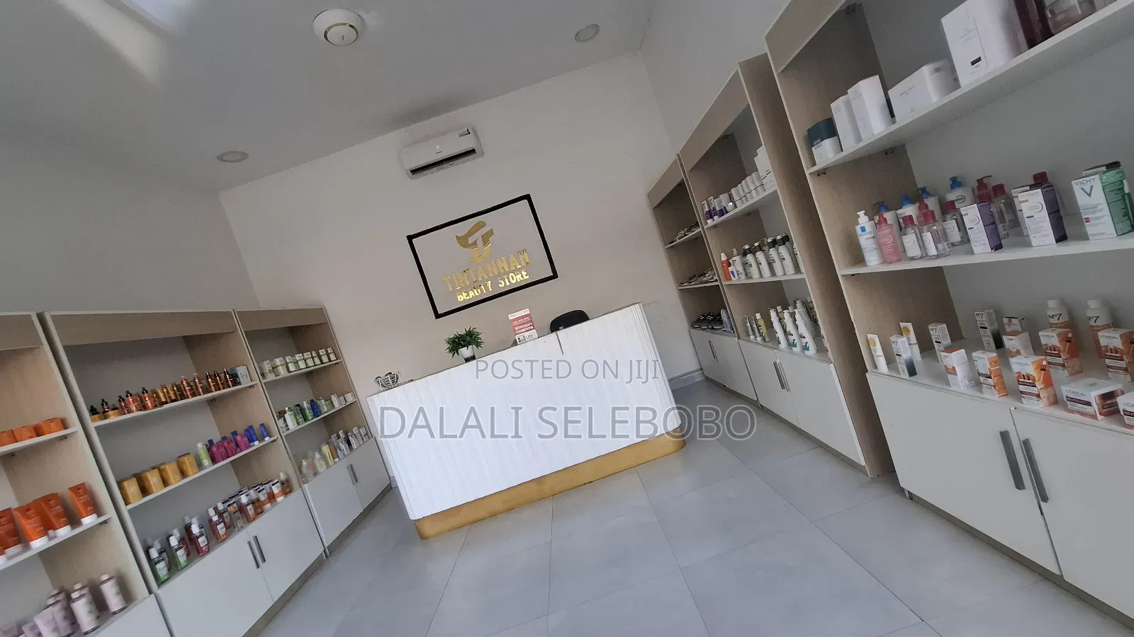 Frem Flown1 Better 4 Saloon Wirh Cosmetic