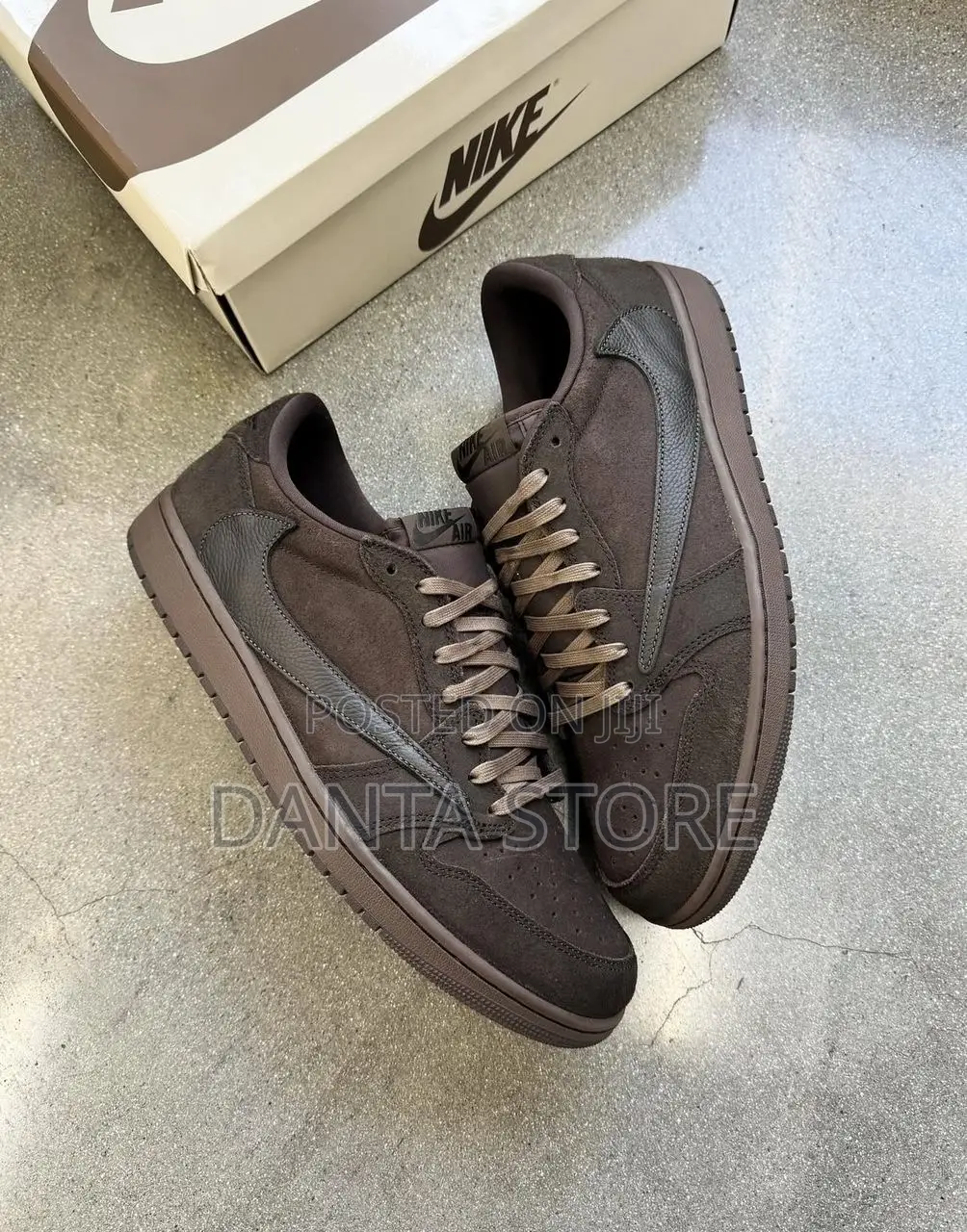 Jordan 1 Low X Travis Scott Velvet Brown