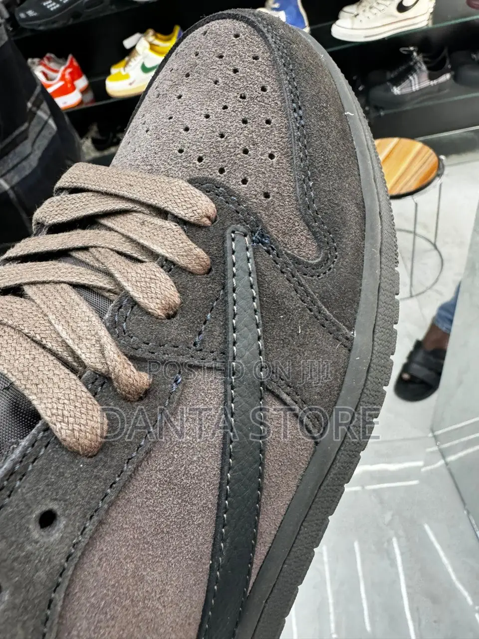 Jordan 1 Low X Travis Scott Velvet Brown