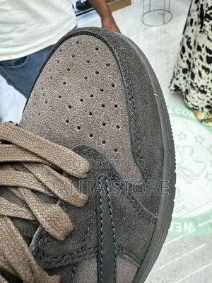 Jordan 1 Low X Travis Scott Velvet Brown