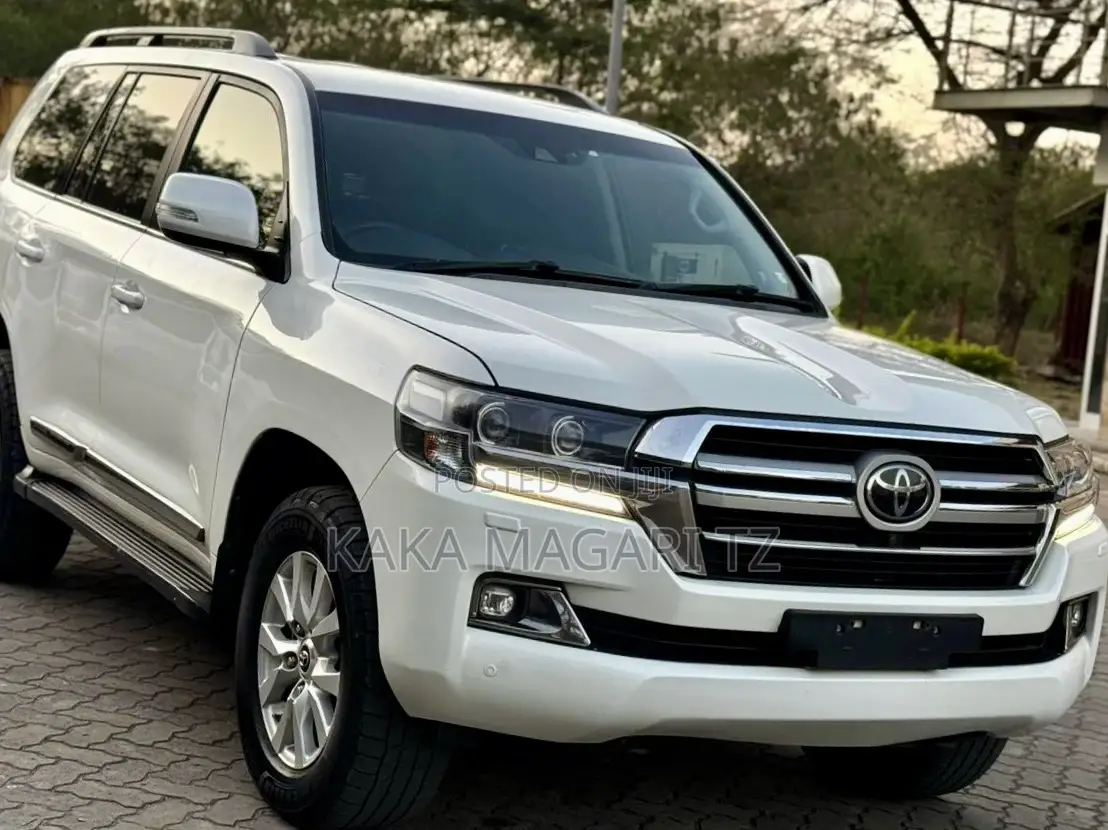 Toyota Land Cruiser 2018 White