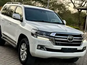 Toyota Land Cruiser 2018 White