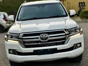Toyota Land Cruiser 2018 White