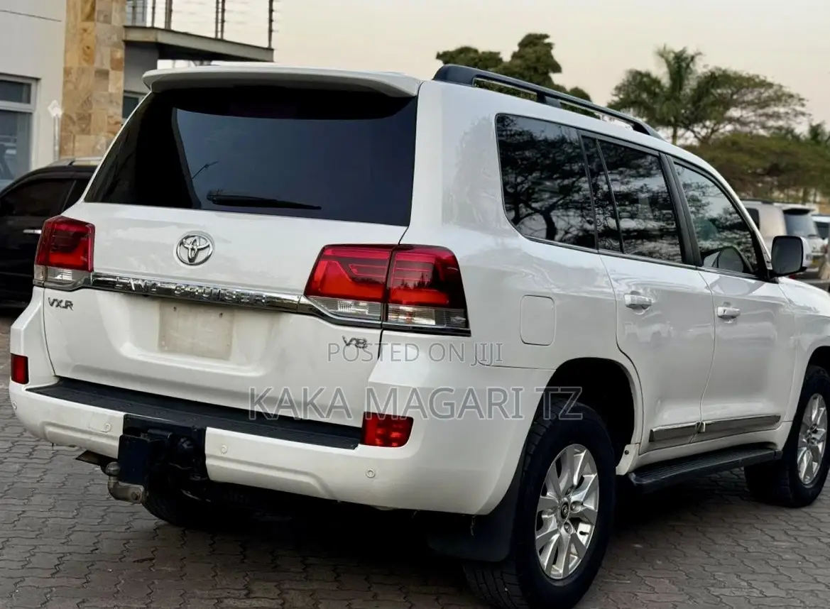 Toyota Land Cruiser 2018 White