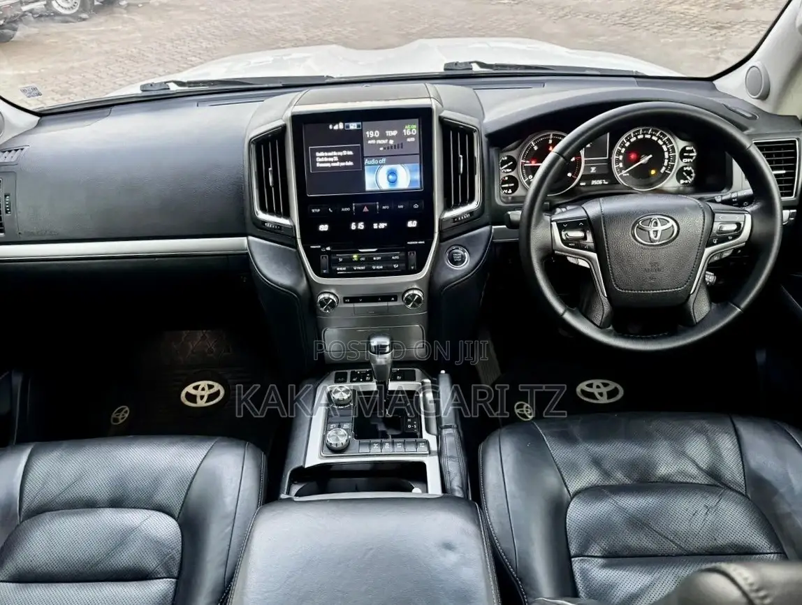 Toyota Land Cruiser 2018 White