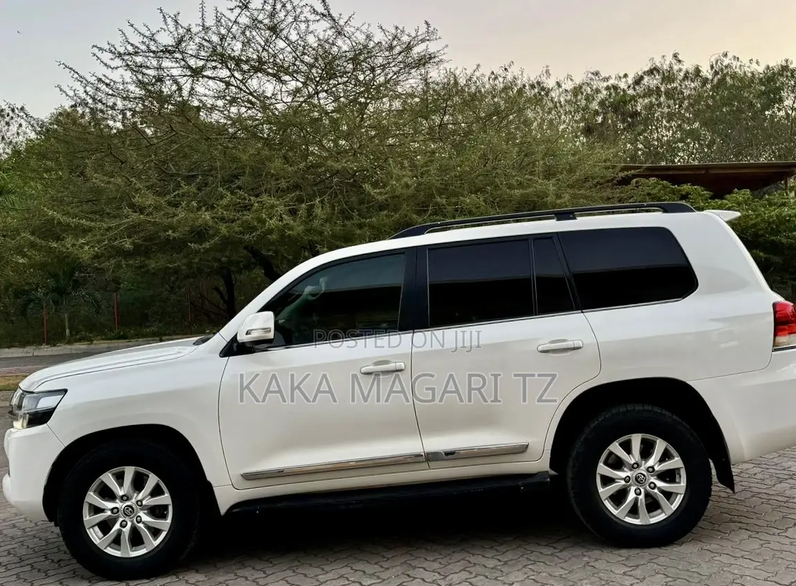 Toyota Land Cruiser 2018 White