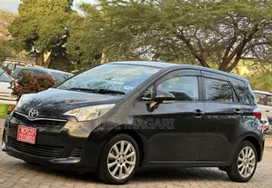 Toyota Ractis 2011 Black