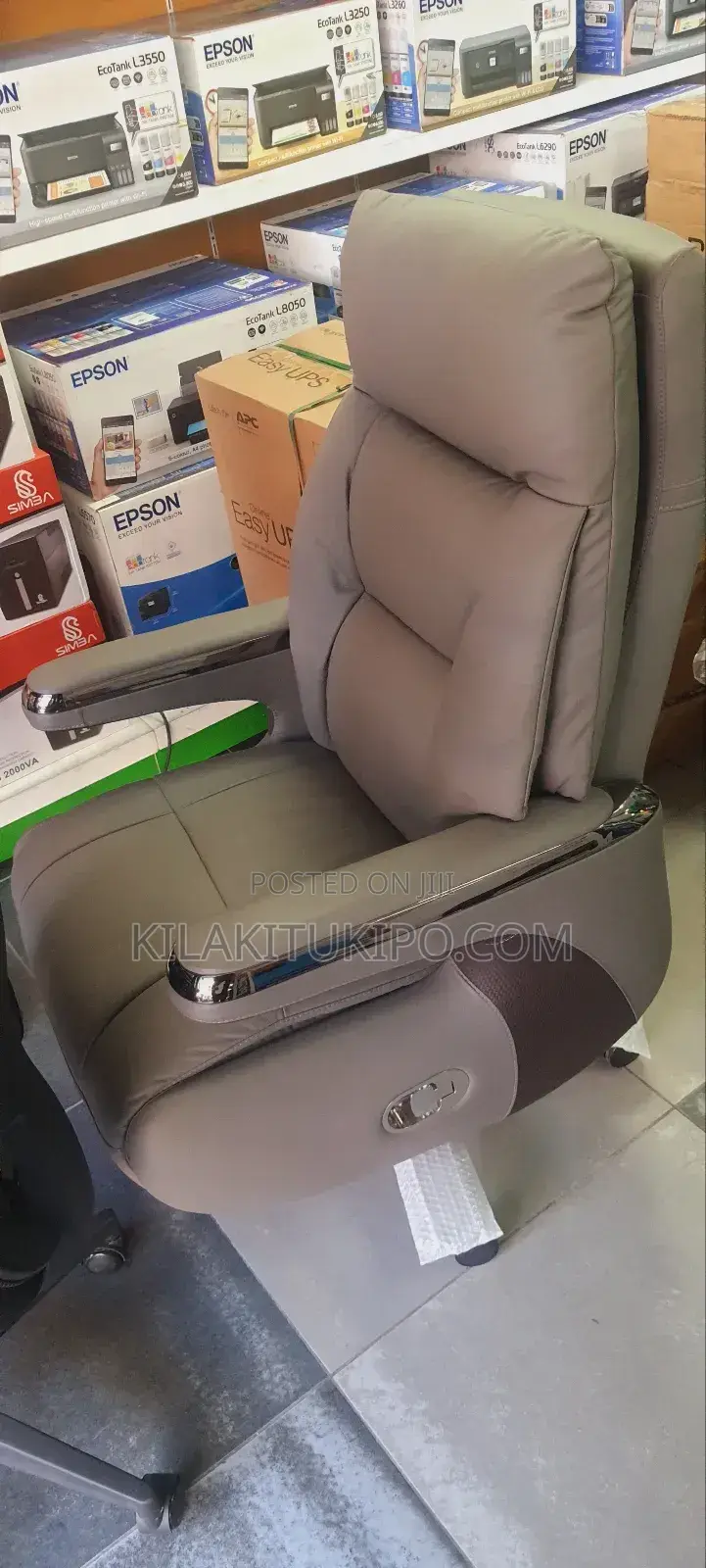 Luxury Chair With Leather Material