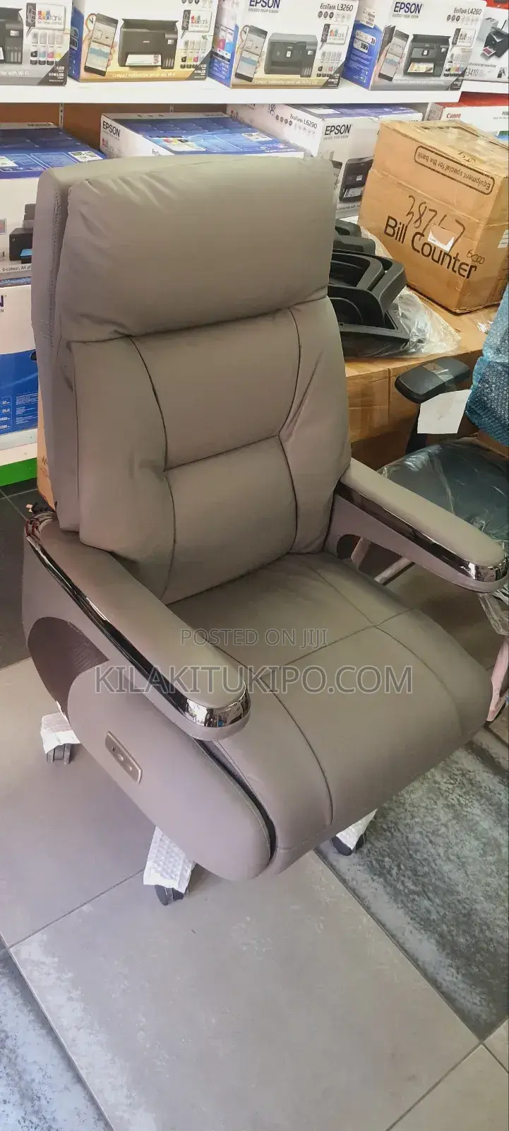 Luxury Chair With Leather Material