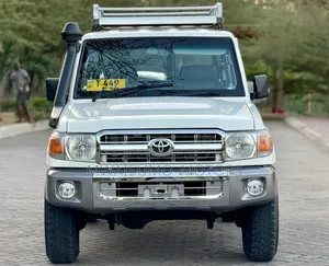 Toyota Land Cruiser 2015 White