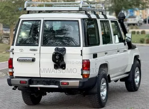Toyota Land Cruiser 2015 White