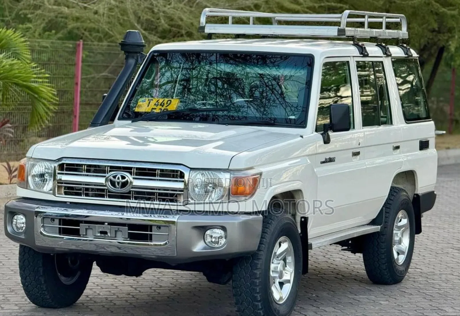 Toyota Land Cruiser 2015 White