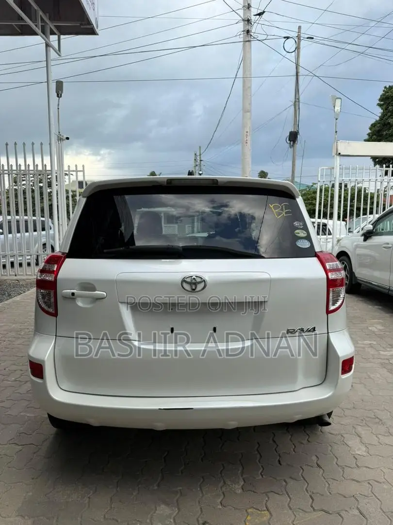 Toyota RAV4 2009 White