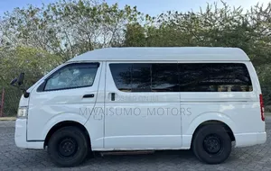 Toyota HiAce 2006 White