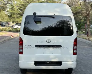 Toyota HiAce 2006 White