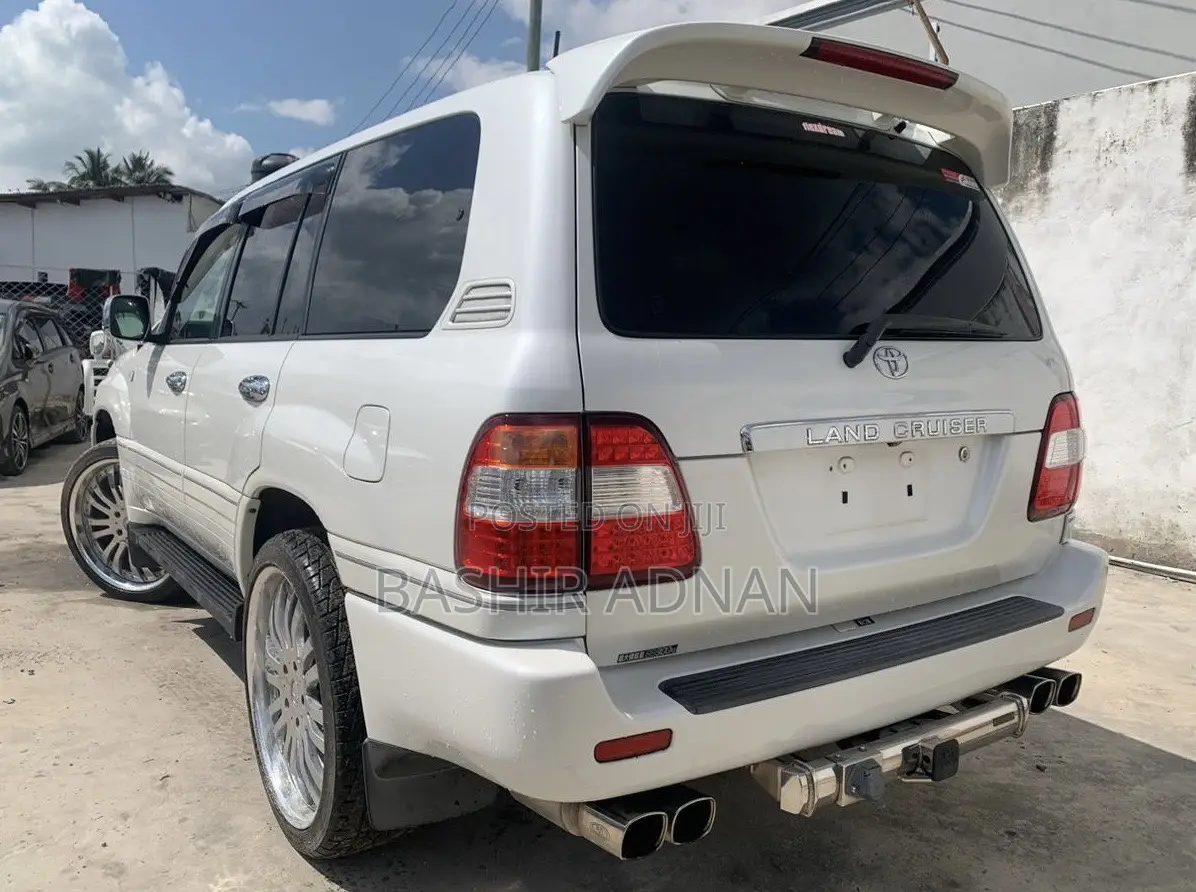 Toyota Land Cruiser HDJ 100 2003 White