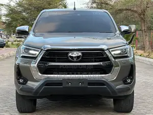 Toyota Hilux 2020 Brown