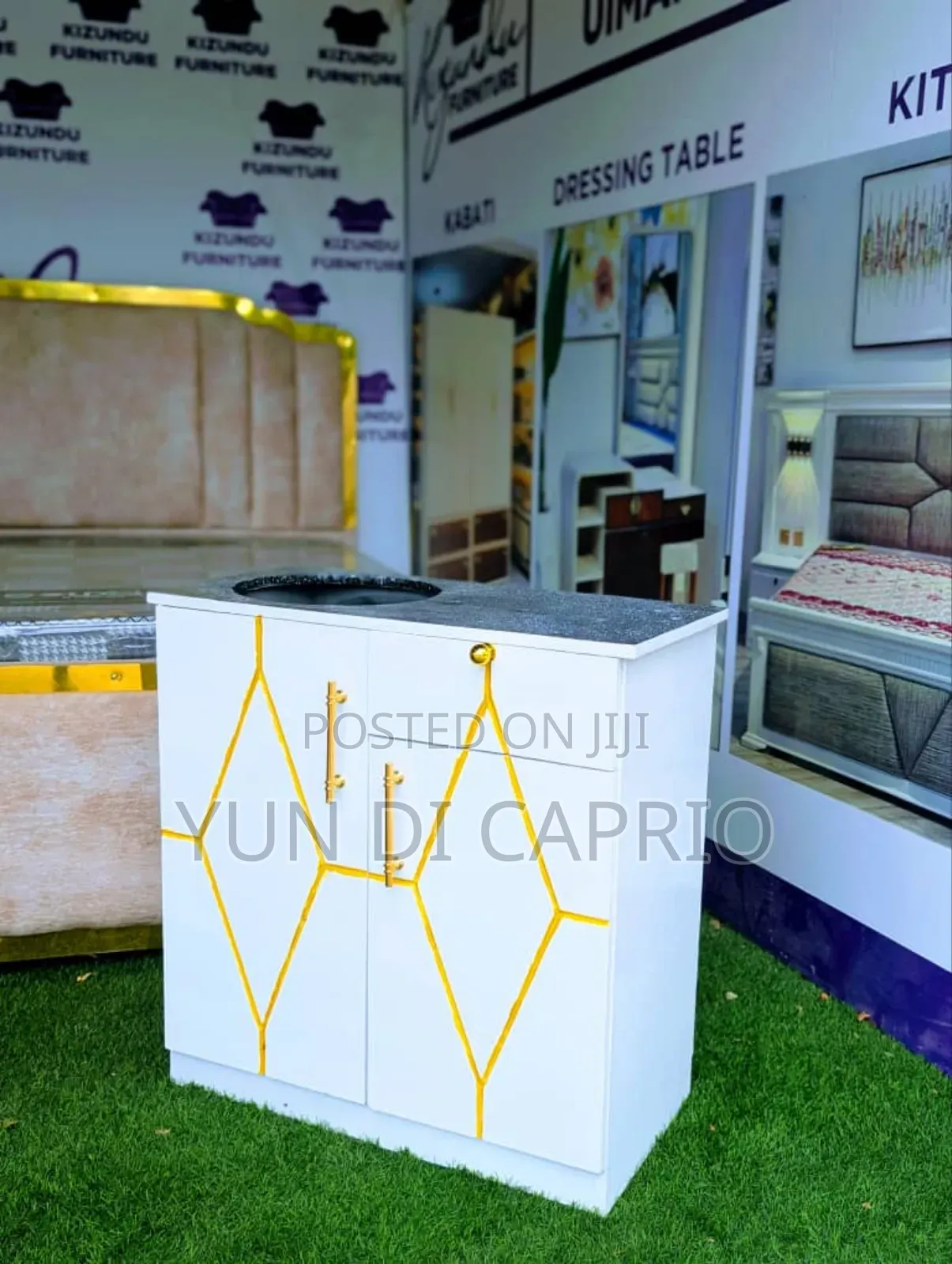 Kitchen Cabinet Ya Mtungi Mdogo