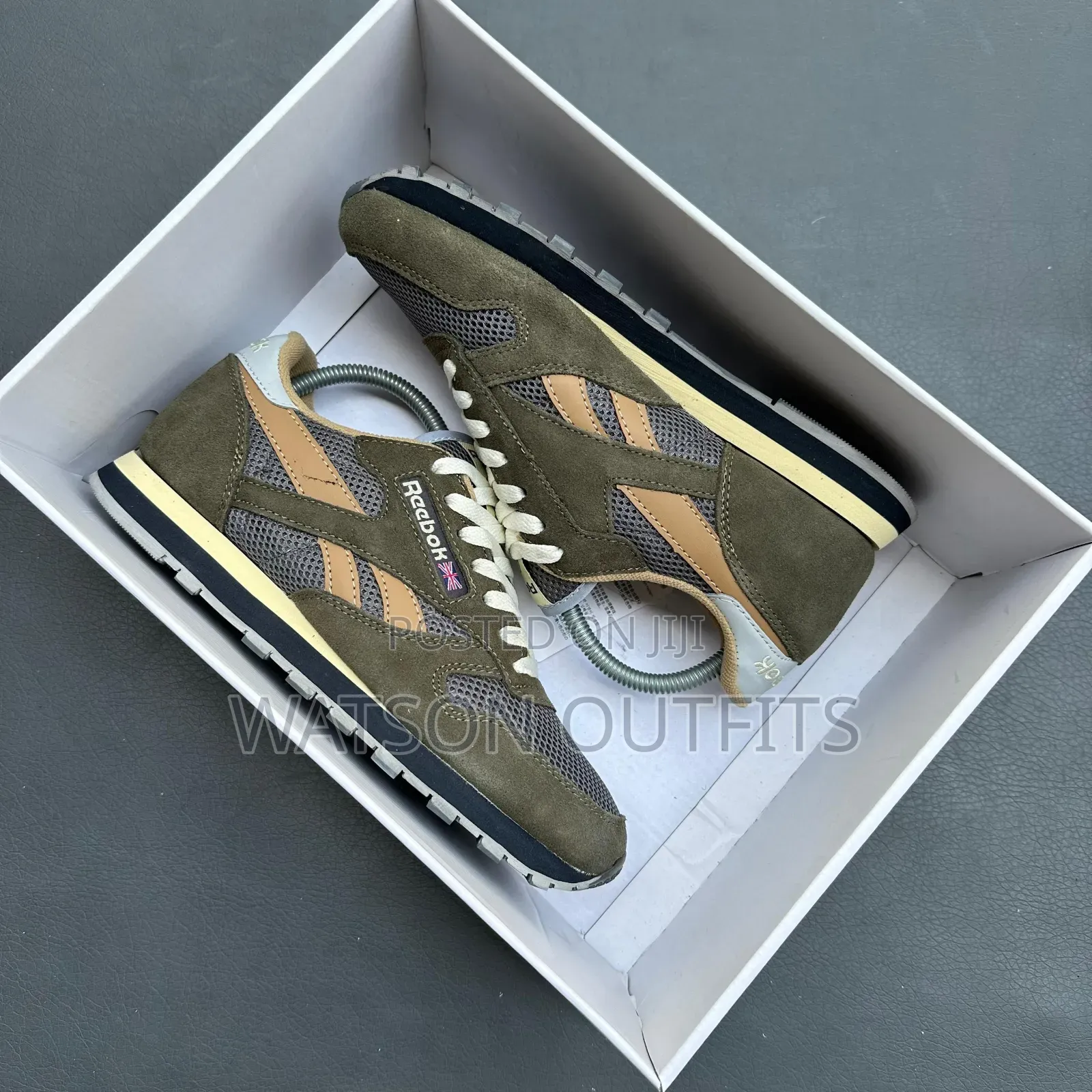 Men's Shoes or Sneaker Footwears Very Very Clear New and Classic
