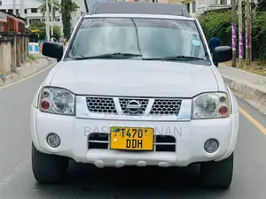 Nissan Hardbody 2010 White