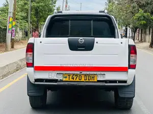 Nissan Hardbody 2010 White