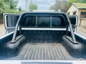 Nissan Hardbody 2010 White