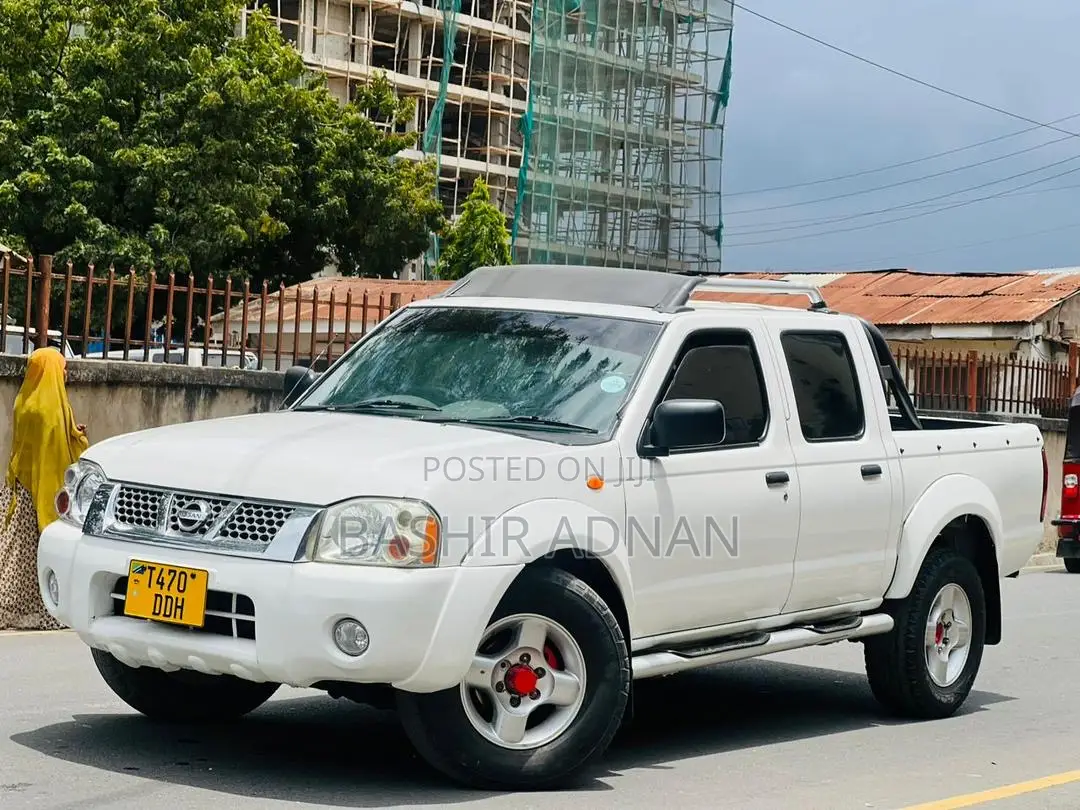 Nissan Hardbody 2010 White