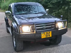 Toyota Hilux 2002 Black