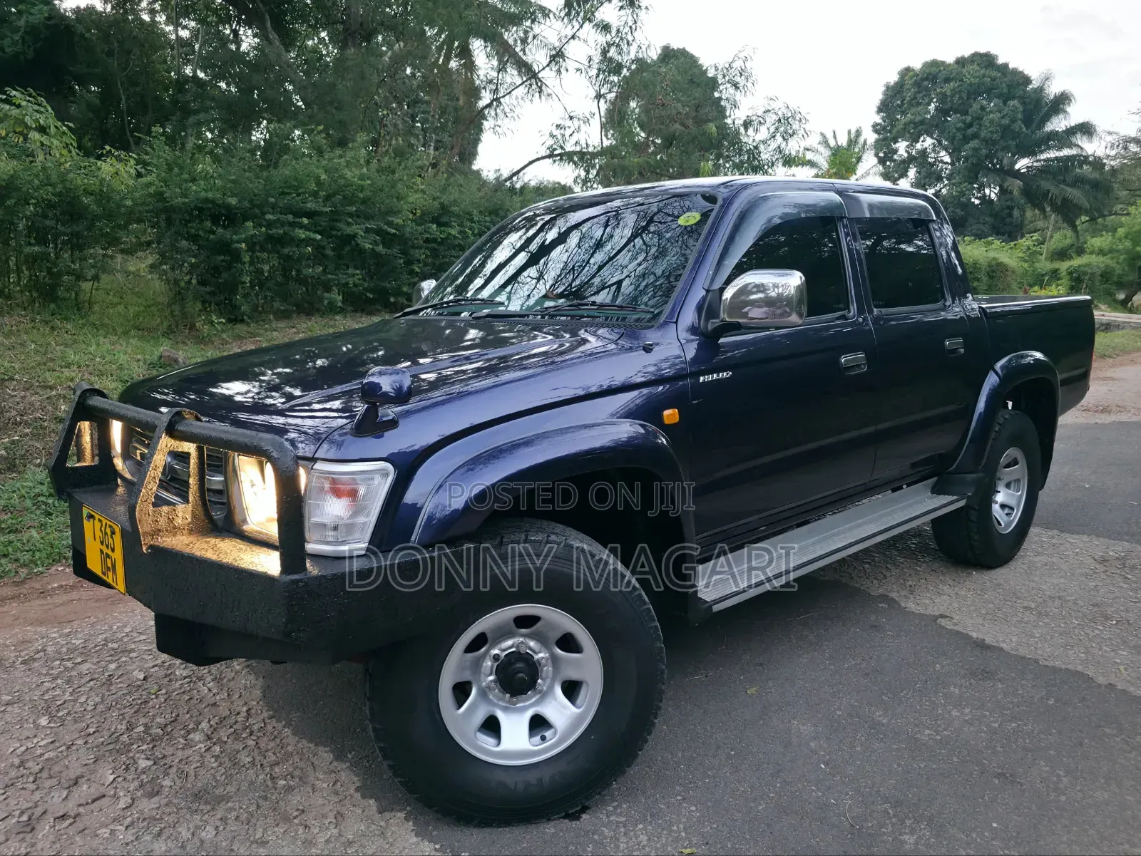Toyota Hilux 2002 Black