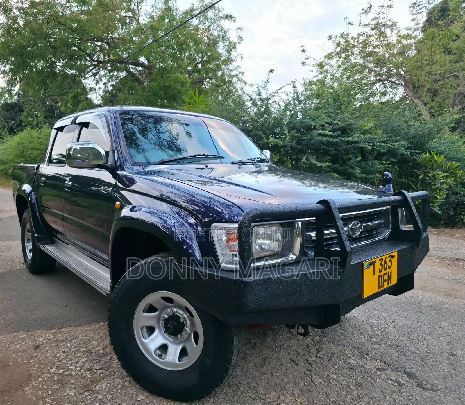 Toyota Hilux 2002 Black