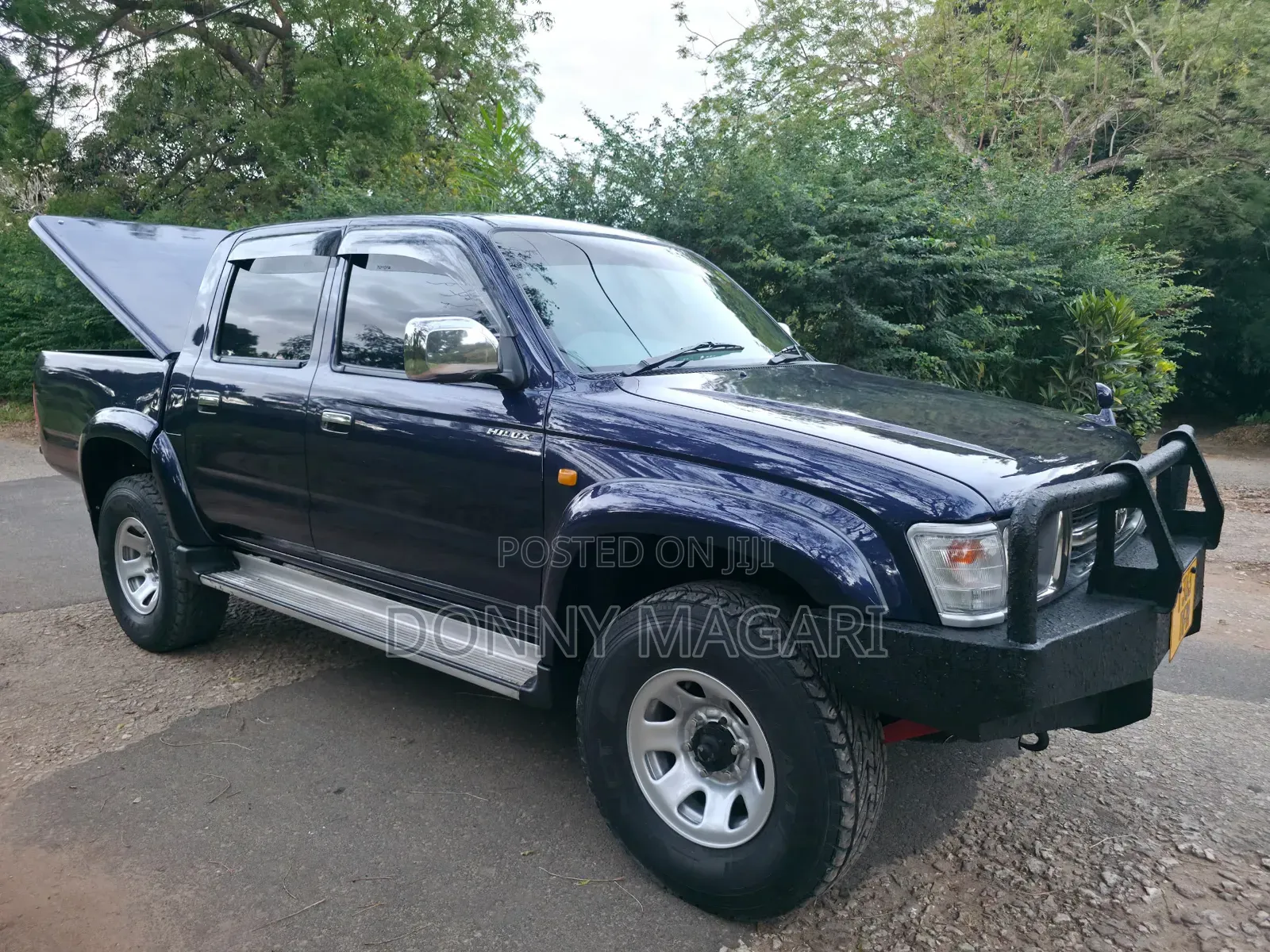 Toyota Hilux 2002 Black