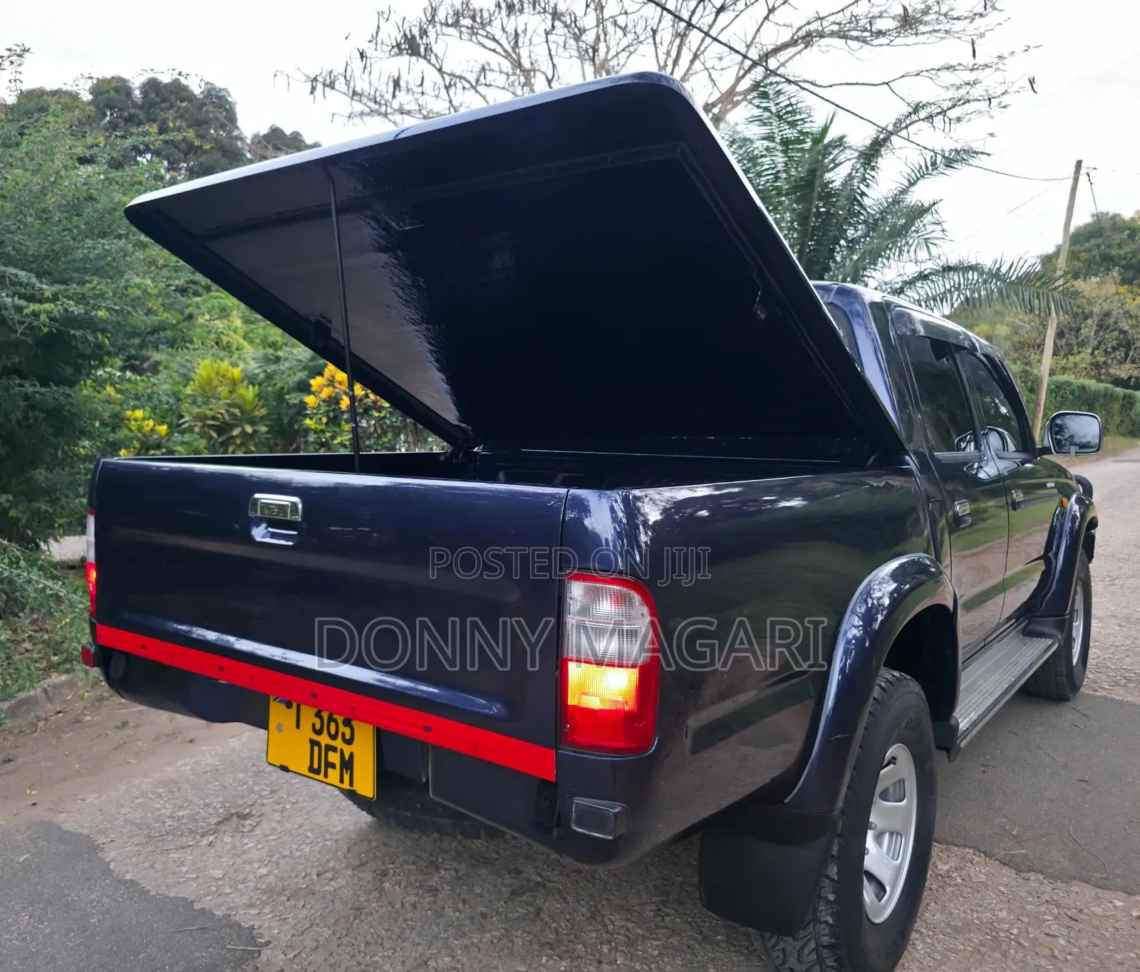 Toyota Hilux 2002 Black