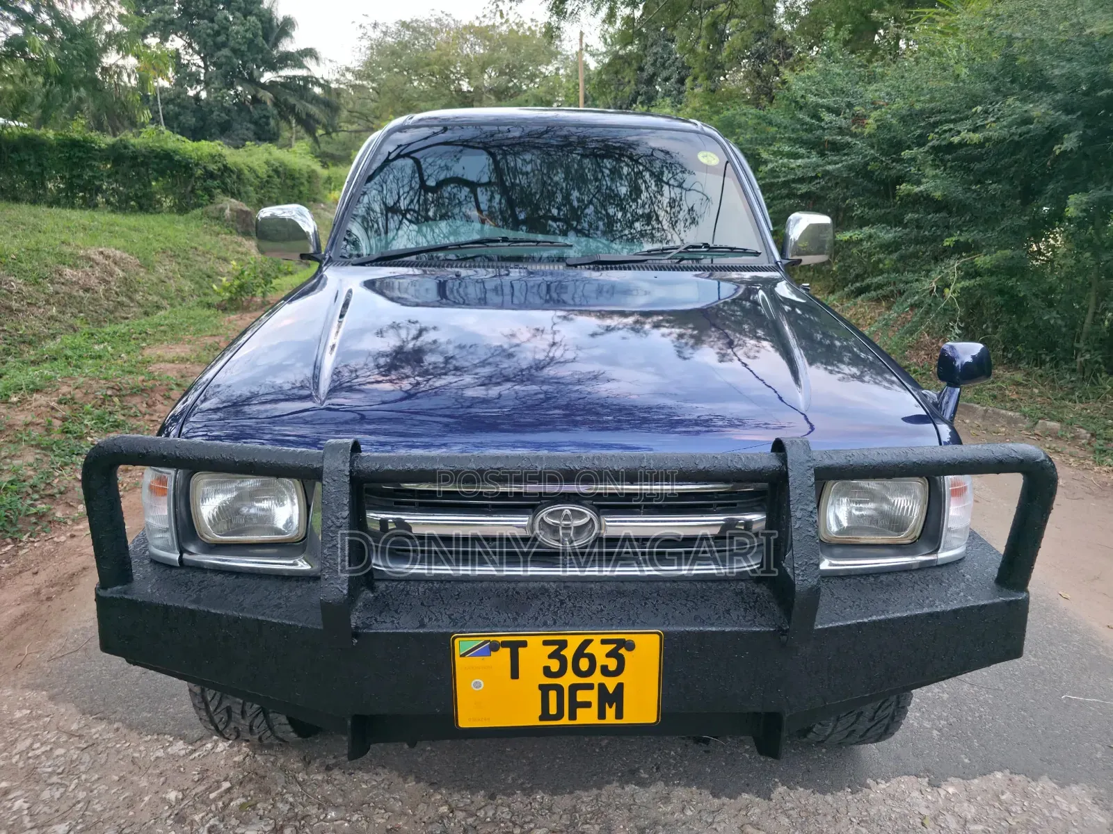 Toyota Hilux 2002 Black