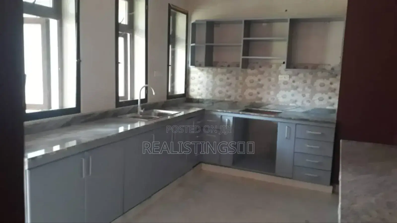 8bdrm House in Kasri Homes, Kigamboni for sale