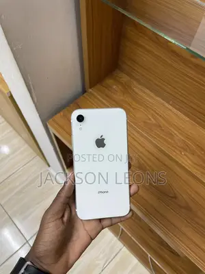Apple iPhone XR 64 GB White
