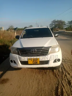 Toyota Hilux 2013 White