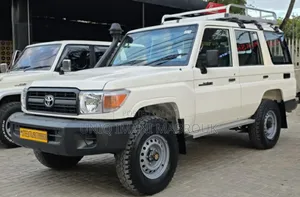 Toyota Land Cruiser 2013 White