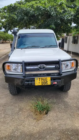 Toyota Land Cruiser 2004 White